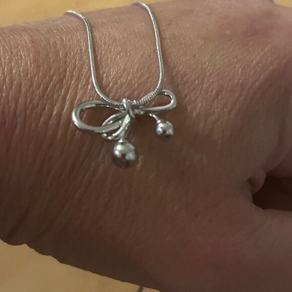 The Bow tie Pendant clavicle necklace in 925 silver. - Picture 8 of 8